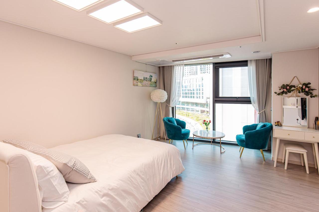 Aparthotel Lotte Castle Marina Yeosu Esterno foto