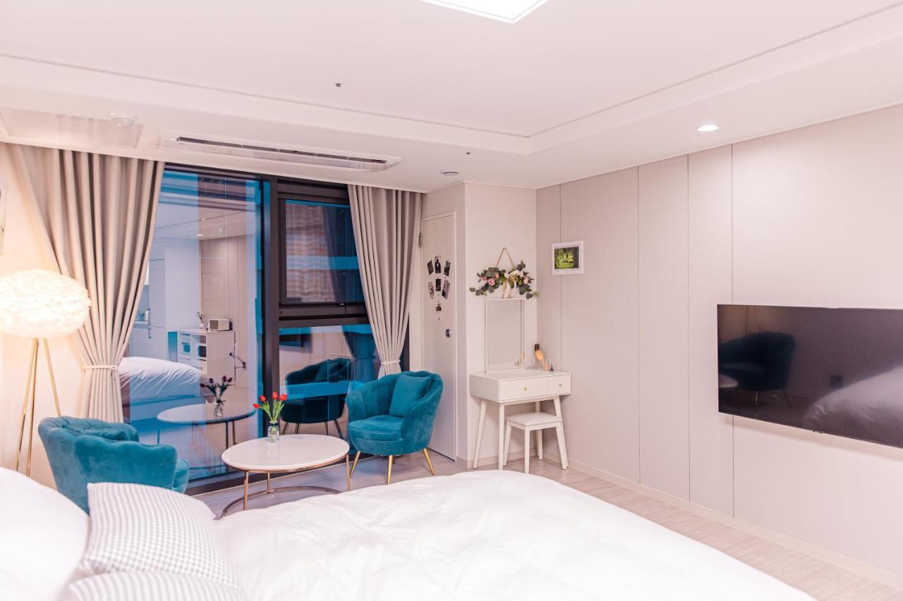 Aparthotel Lotte Castle Marina Yeosu Esterno foto