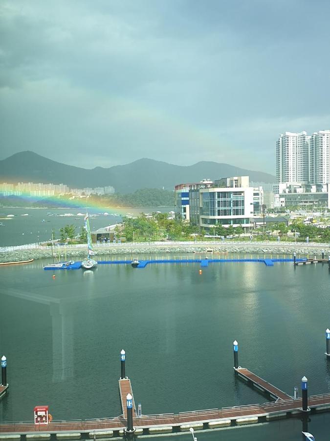 Aparthotel Lotte Castle Marina Yeosu Esterno foto