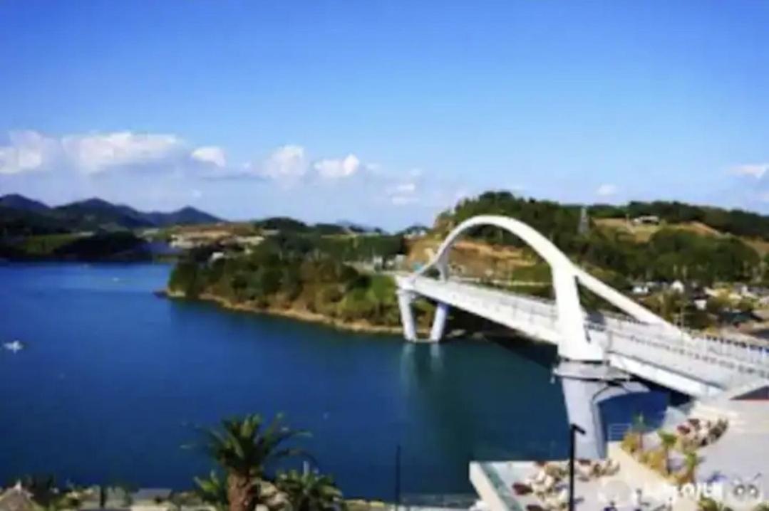 Aparthotel Lotte Castle Marina Yeosu Esterno foto